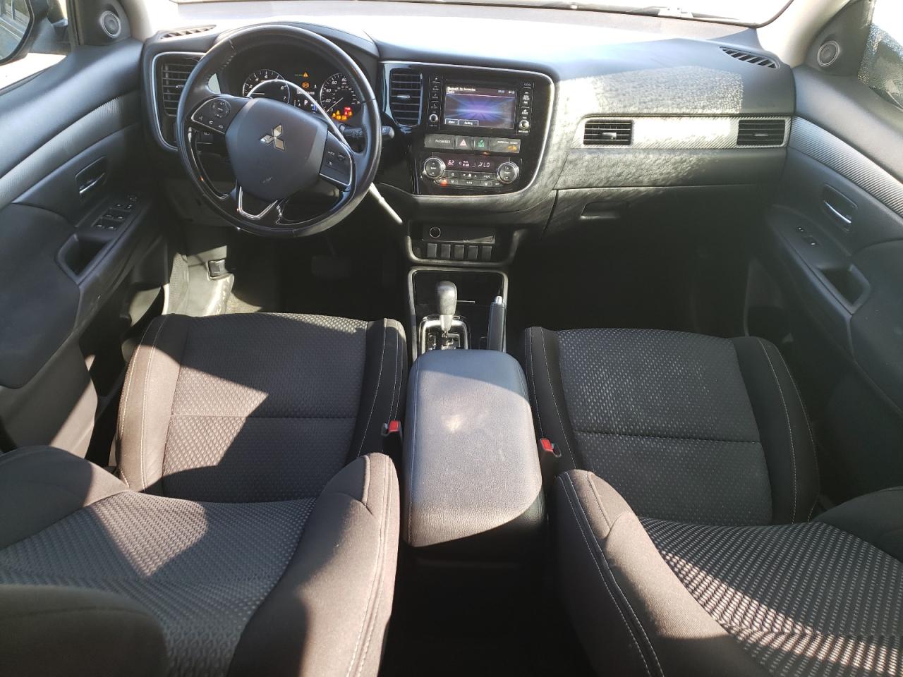 JA4AD2A38HZ040731 2017 Mitsubishi Outlander Es