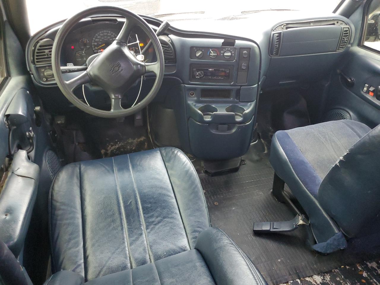 1GCDM19W61B137212 2001 Chevrolet Astro