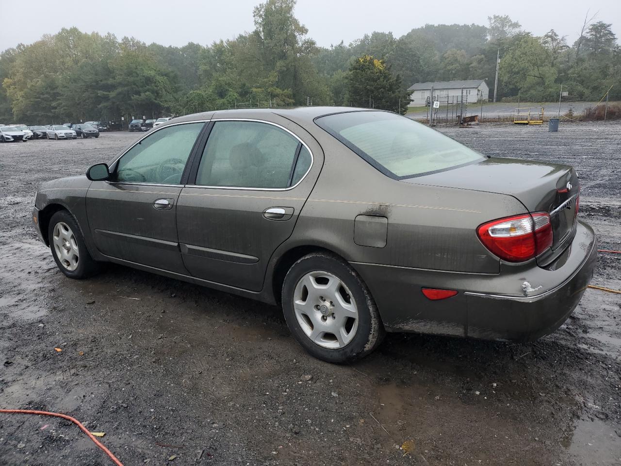 2001 Infiniti I - Image 2