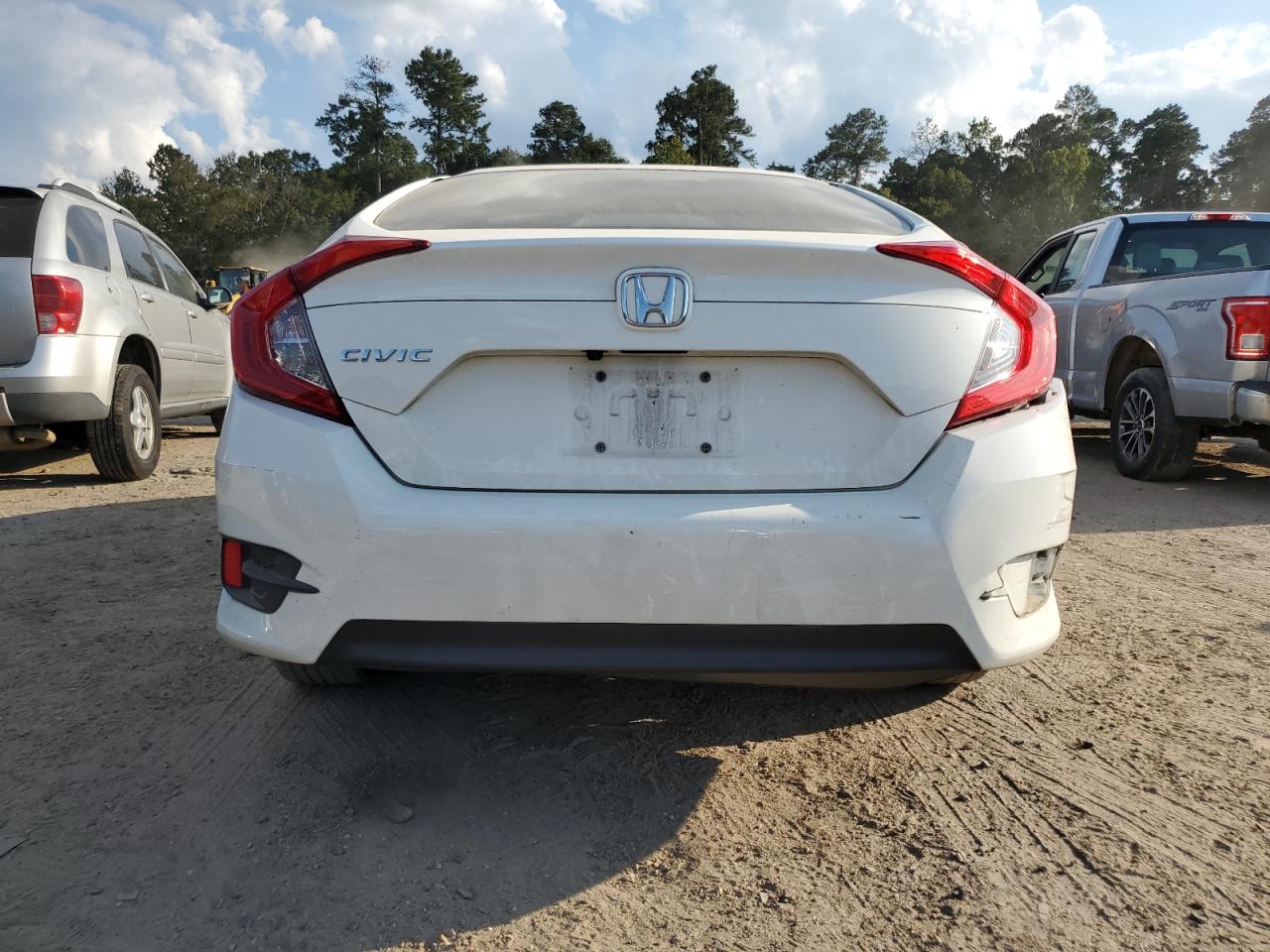 19XFC2F58JE200231 2018 Honda Civic Lx