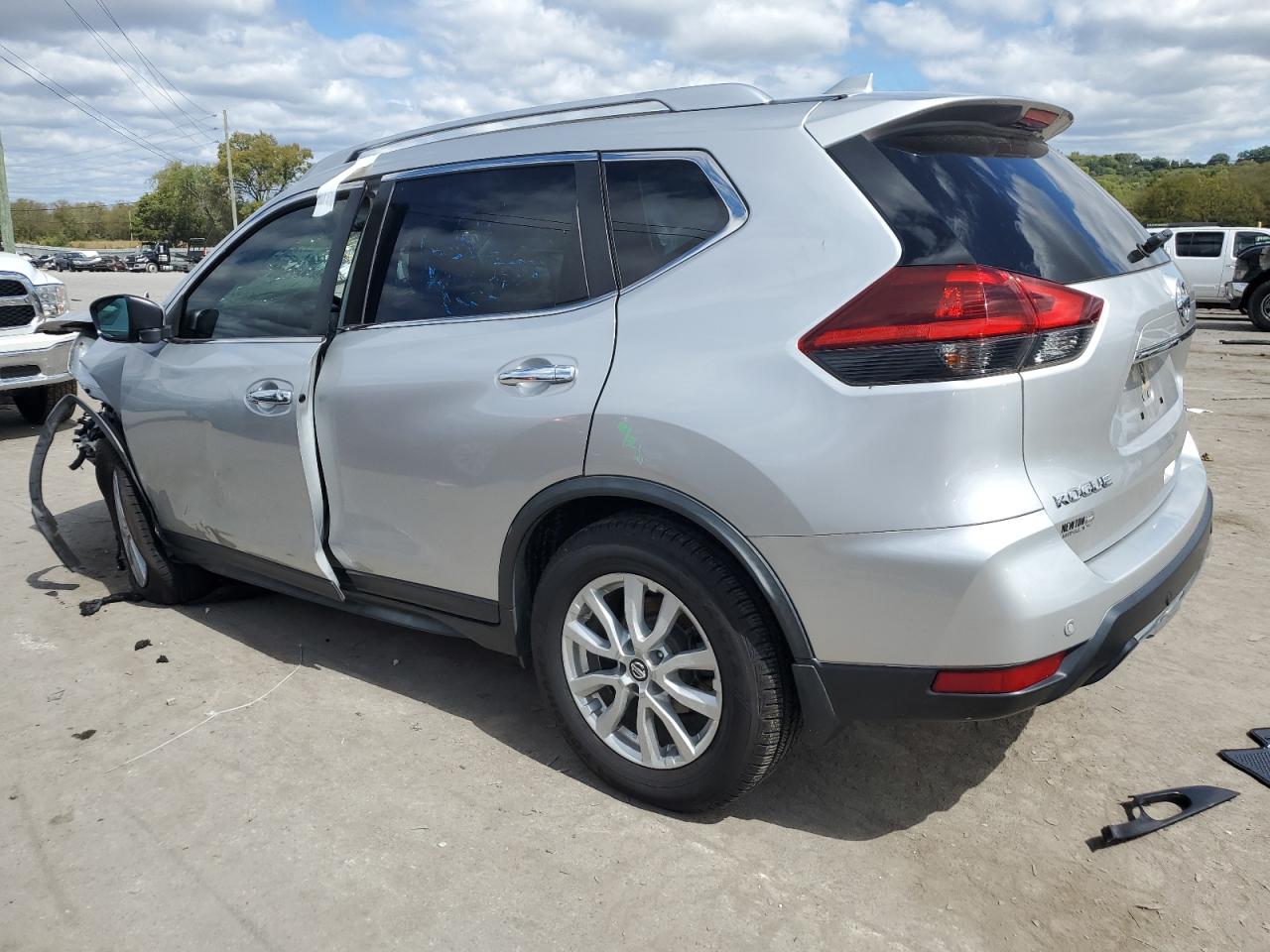 JN8AT2MV5KW400363 2019 NISSAN ROGUE - Image 2