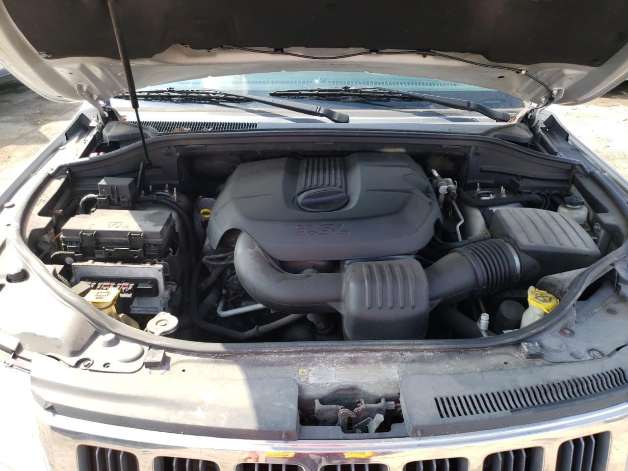 1J4RR4GG5BC589615 2011 Jeep Grand Cherokee Laredo