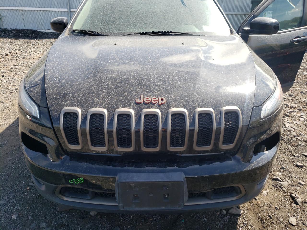2017 Jeep Grand Cherokee - Image 12