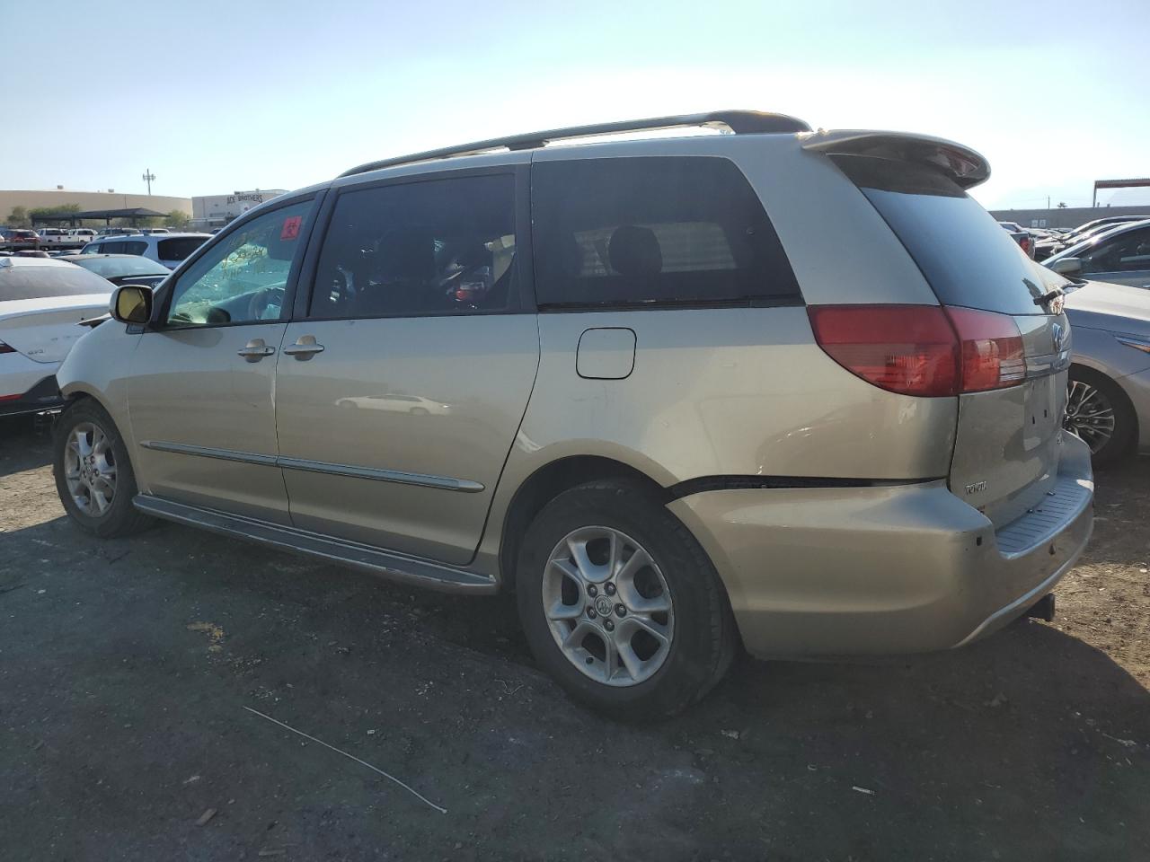 2004 Toyota Sienna - Image 2
