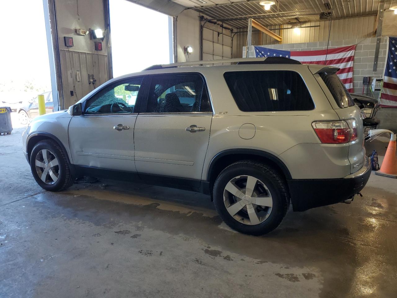 2011 GMC Acadia - Image 2