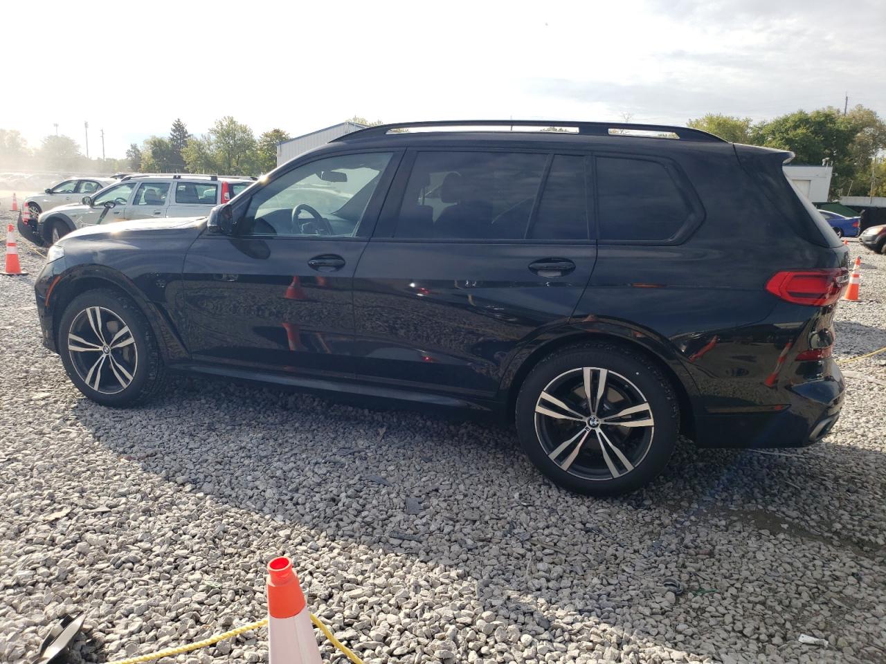 5UXCW2C57KL083537 2019 BMW X7 - Image 2