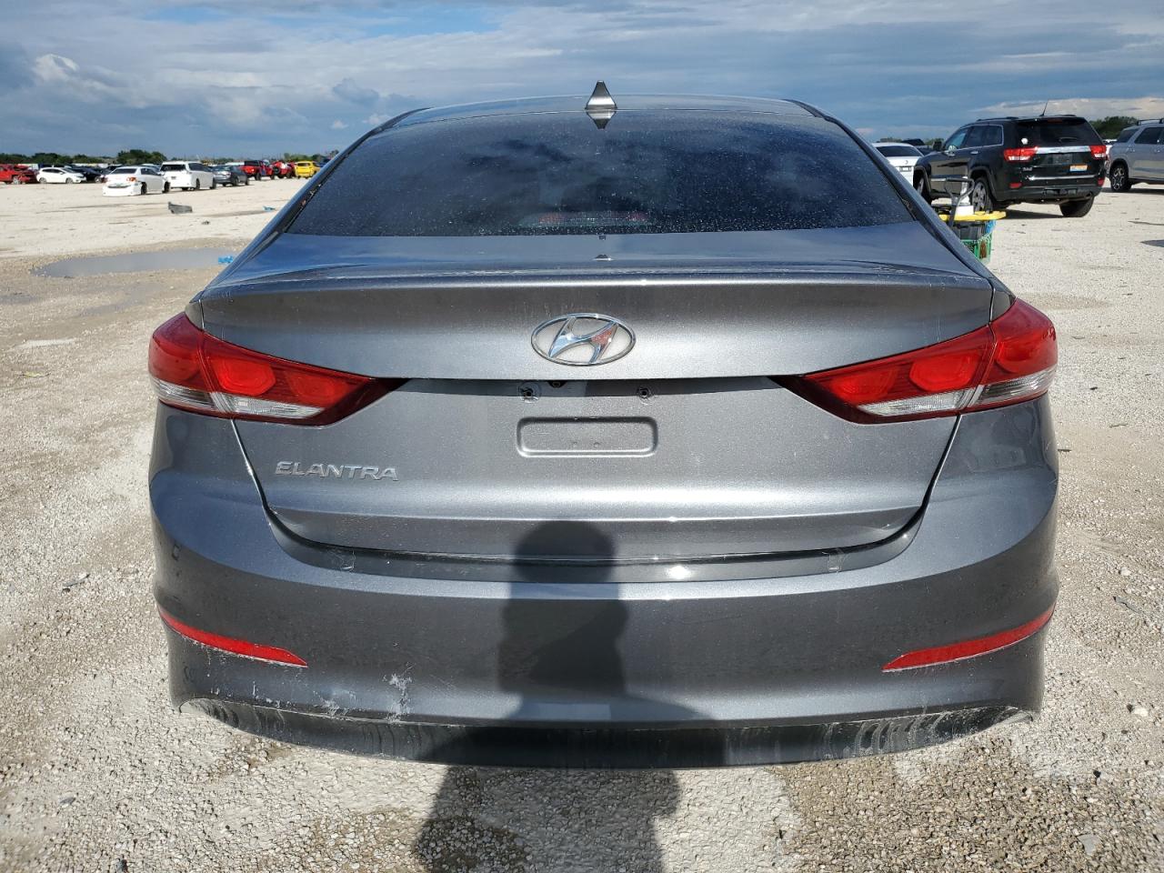 2018 Hyundai Elantra - Image 6