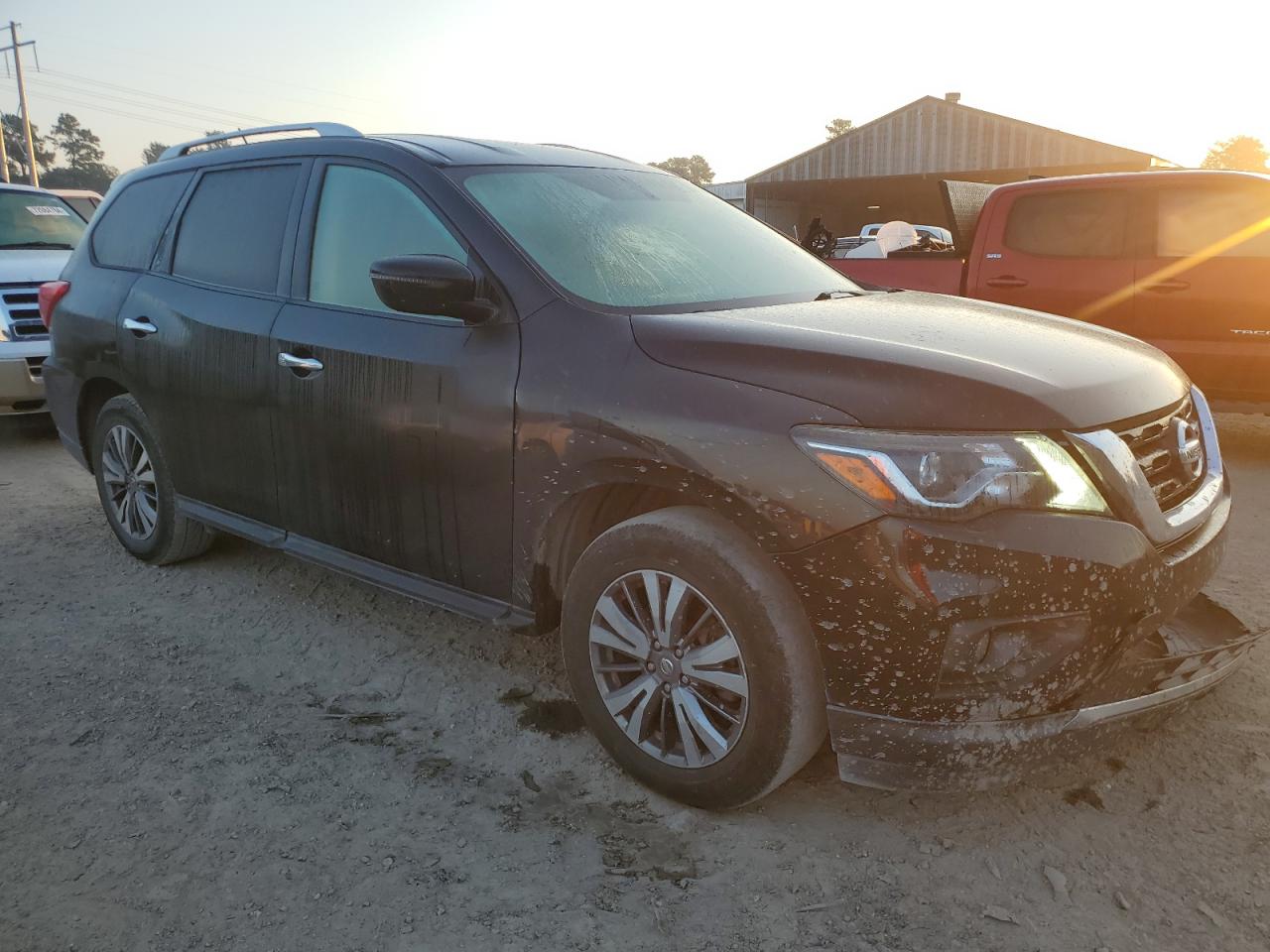 2018 Nissan Pathfinder S VIN: 5N1DR2MNXJC621945 Lot: 72459364