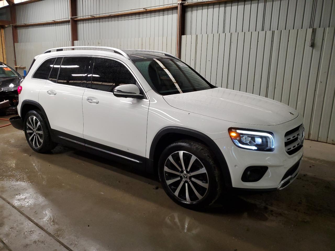 2023 Mercedes-Benz GLB - Image 4