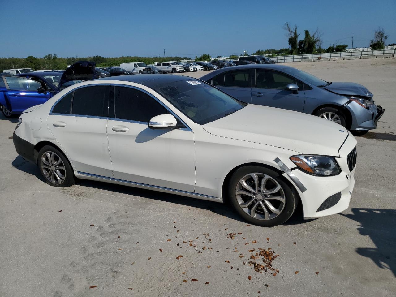 VIN 55SWF4JB3FU065613 2015 MERCEDES-BENZ C-CLASS no.4