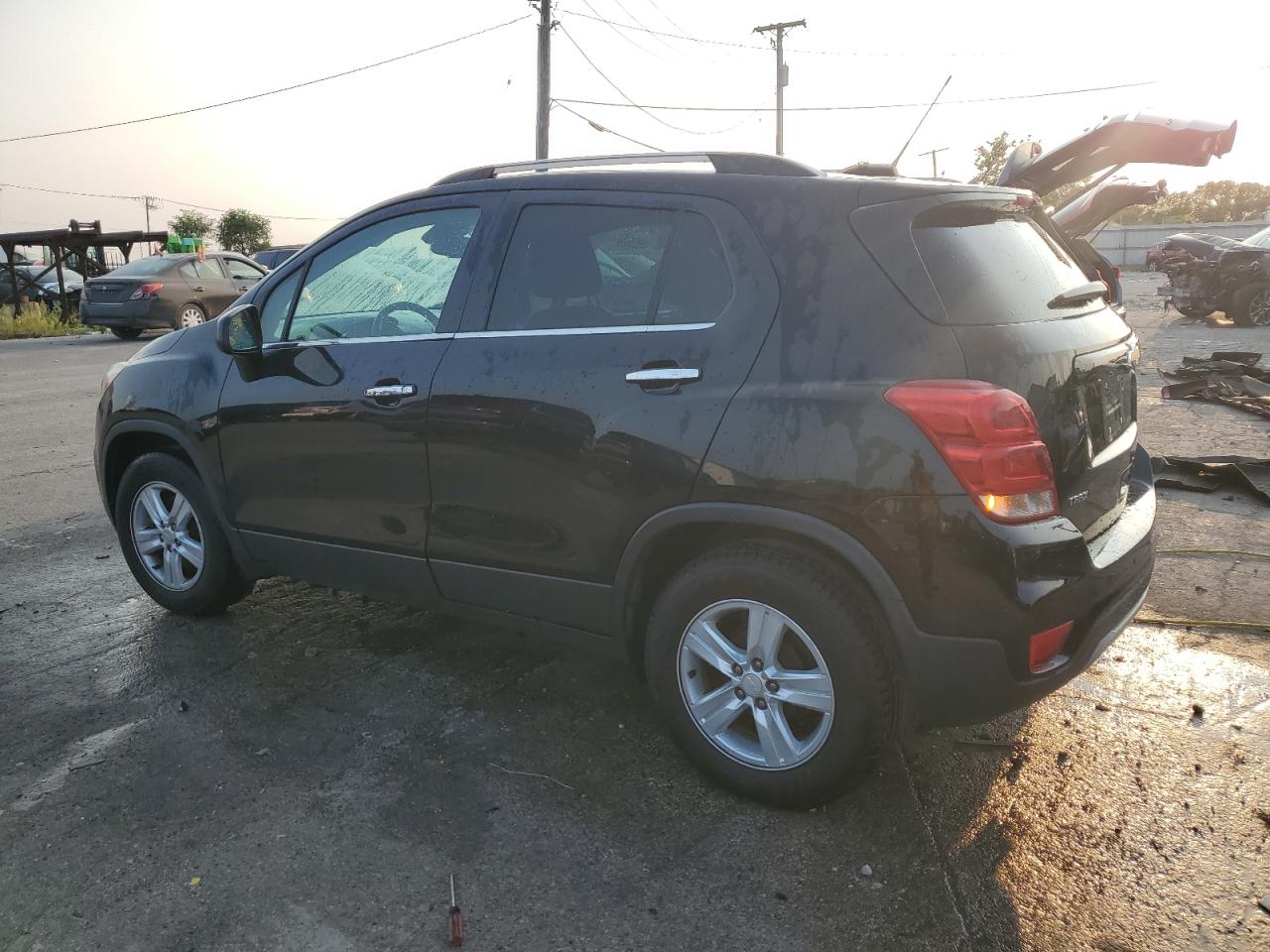 3GNCJLSB4HL183001 2017 CHEVROLET TRAX - Image 2