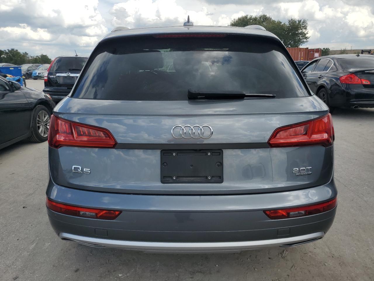 WA1ANAFY9J2097627 2018 Audi Q5 Premium