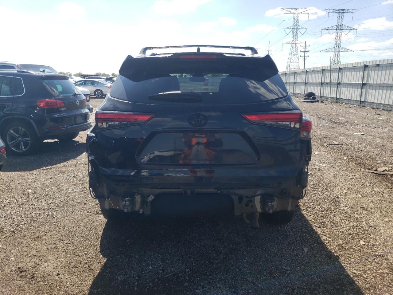 5TDGZRBH9NS586438 2022 Toyota Highlander Xle