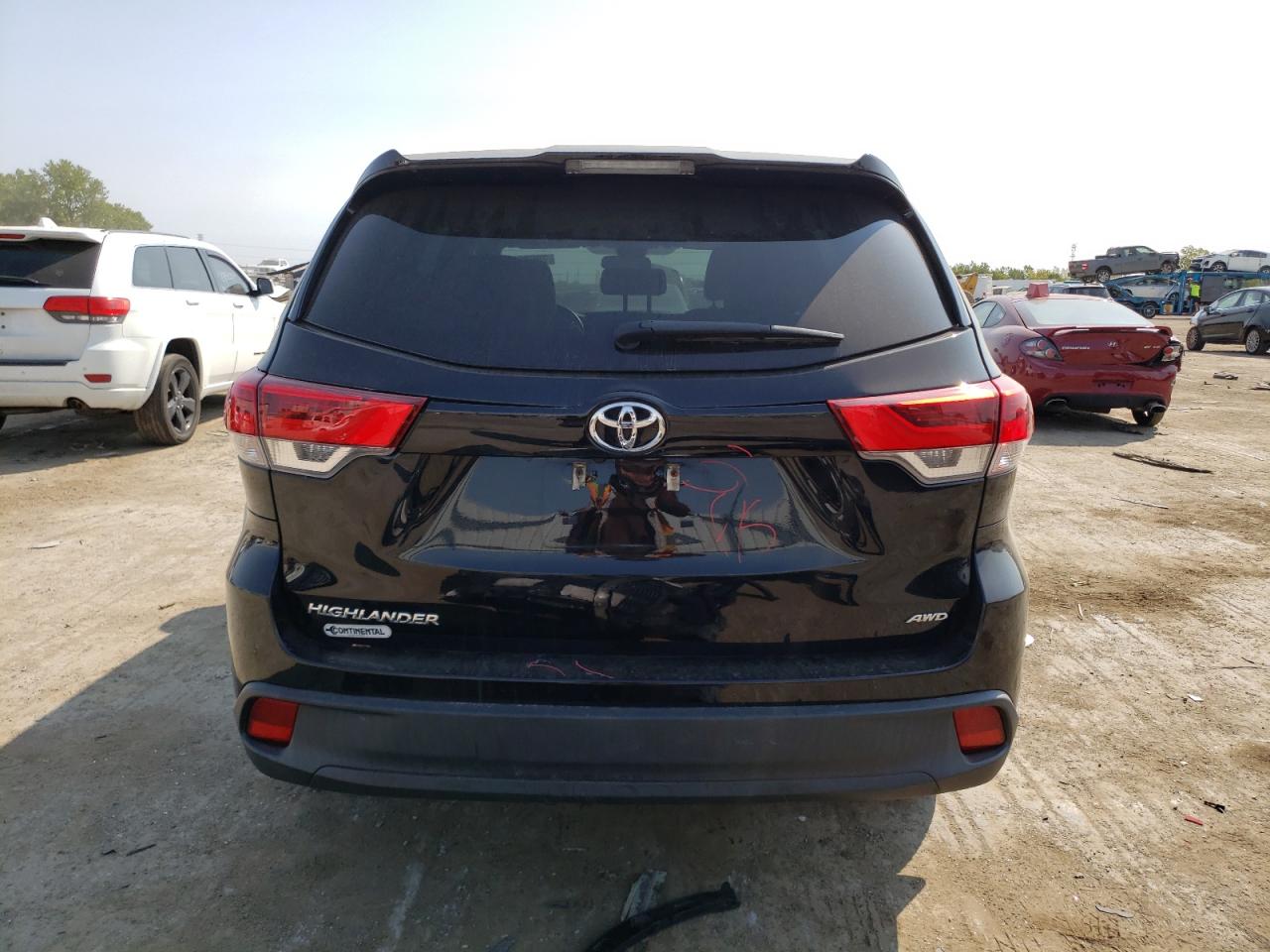 2018 Toyota Highlander Le VIN: 5TDBZRFH6JS897405 Lot: 70676474