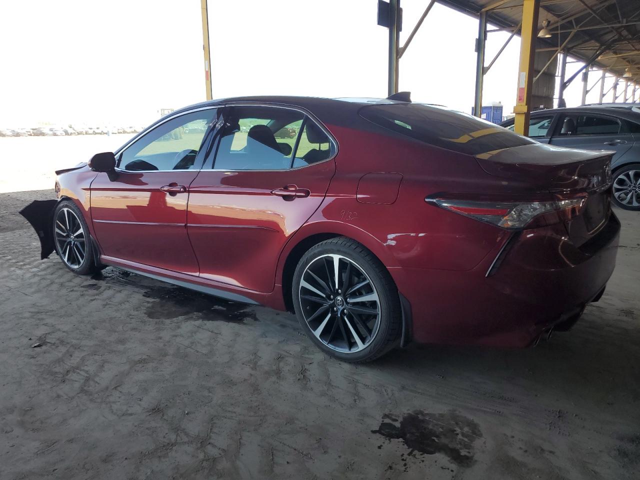 VIN 4T1B61HK5JU567135 2018 TOYOTA CAMRY no.2