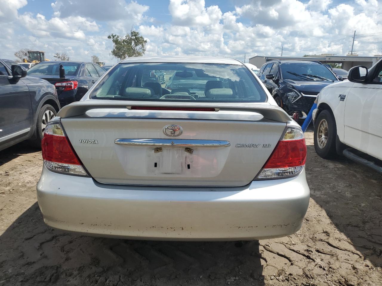 2005 Toyota Camry Le VIN: 4T1BE32KX5U405692 Lot: 73866284