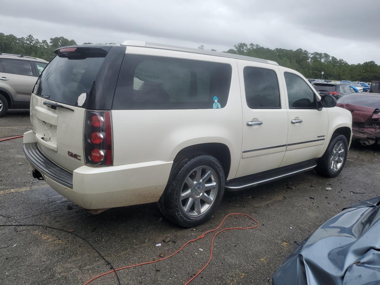 2011 GMC Yukon Xl Denali VIN: 1GKS1MEF0BR103173 Lot: 73033974