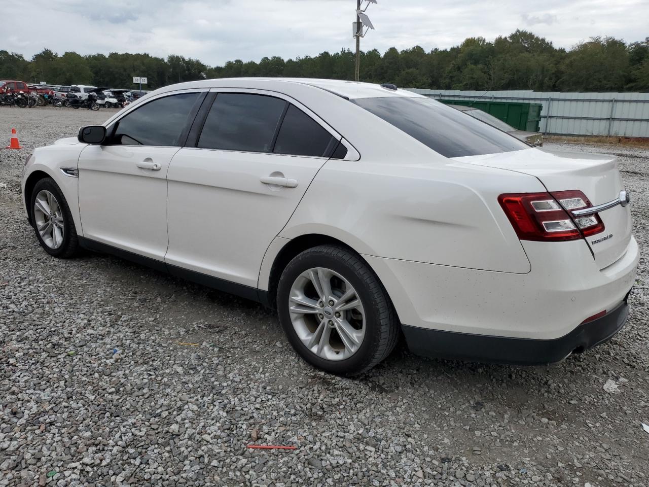 VIN 1FAHP2E83GG153973 2016 FORD TAURUS no.2