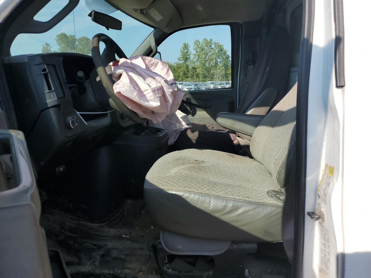 2017 Chevrolet Express - Image 7