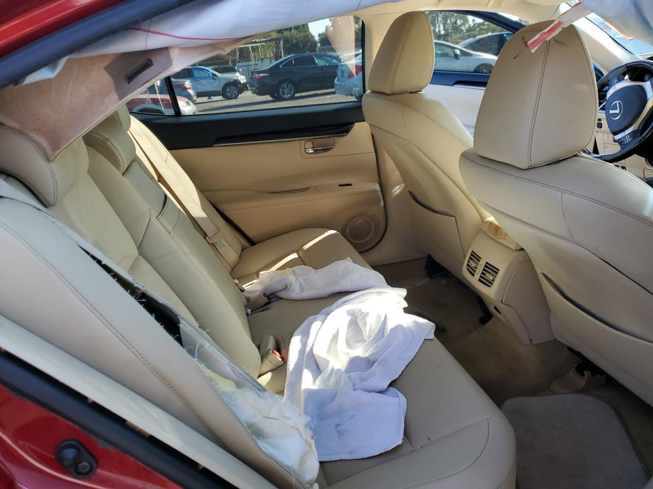 2013 Lexus ES - Image 10