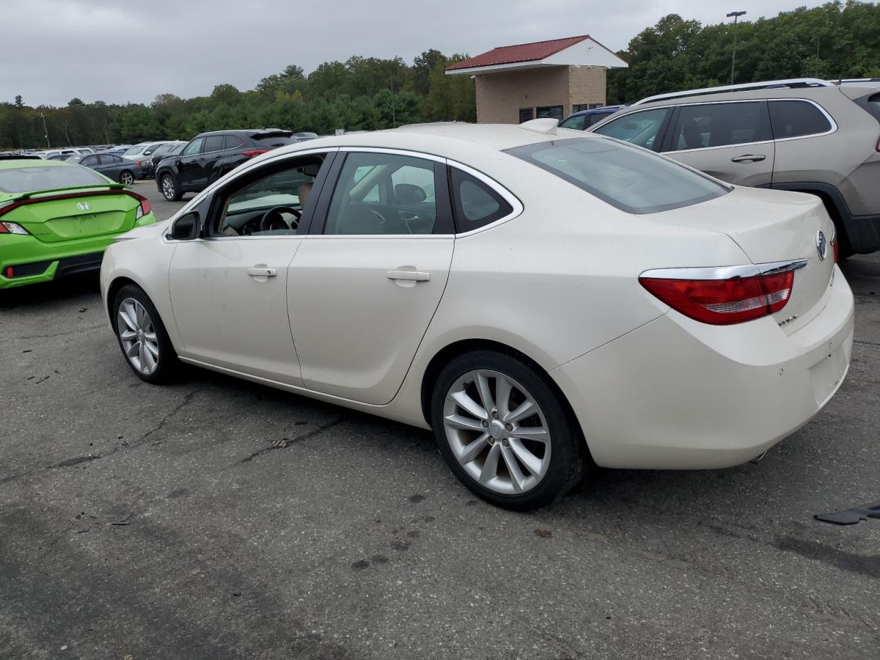 VIN 1G4PR5SK9F4205944 2015 BUICK VERANO no.2