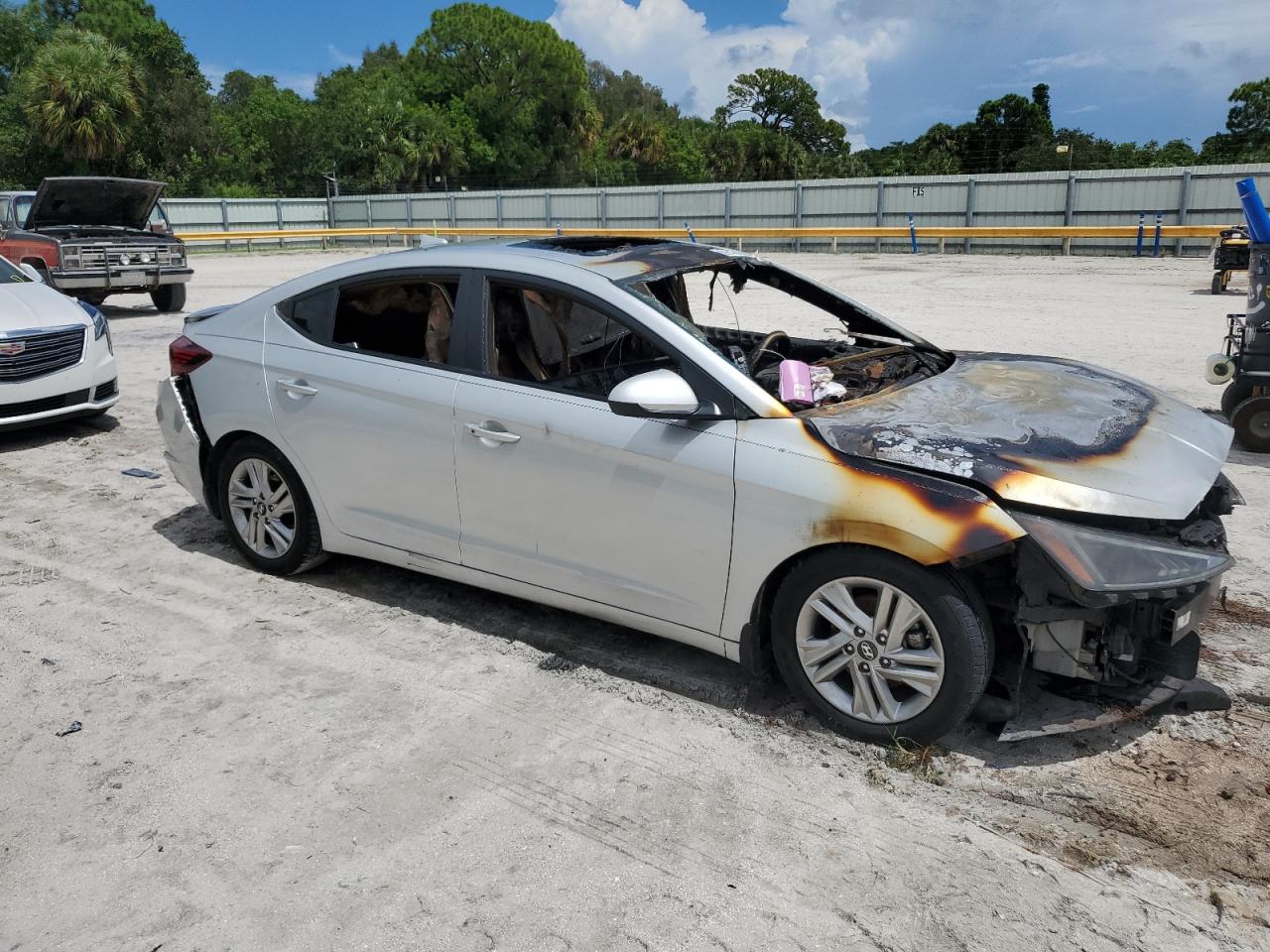 2019 Hyundai Elantra - Image 4