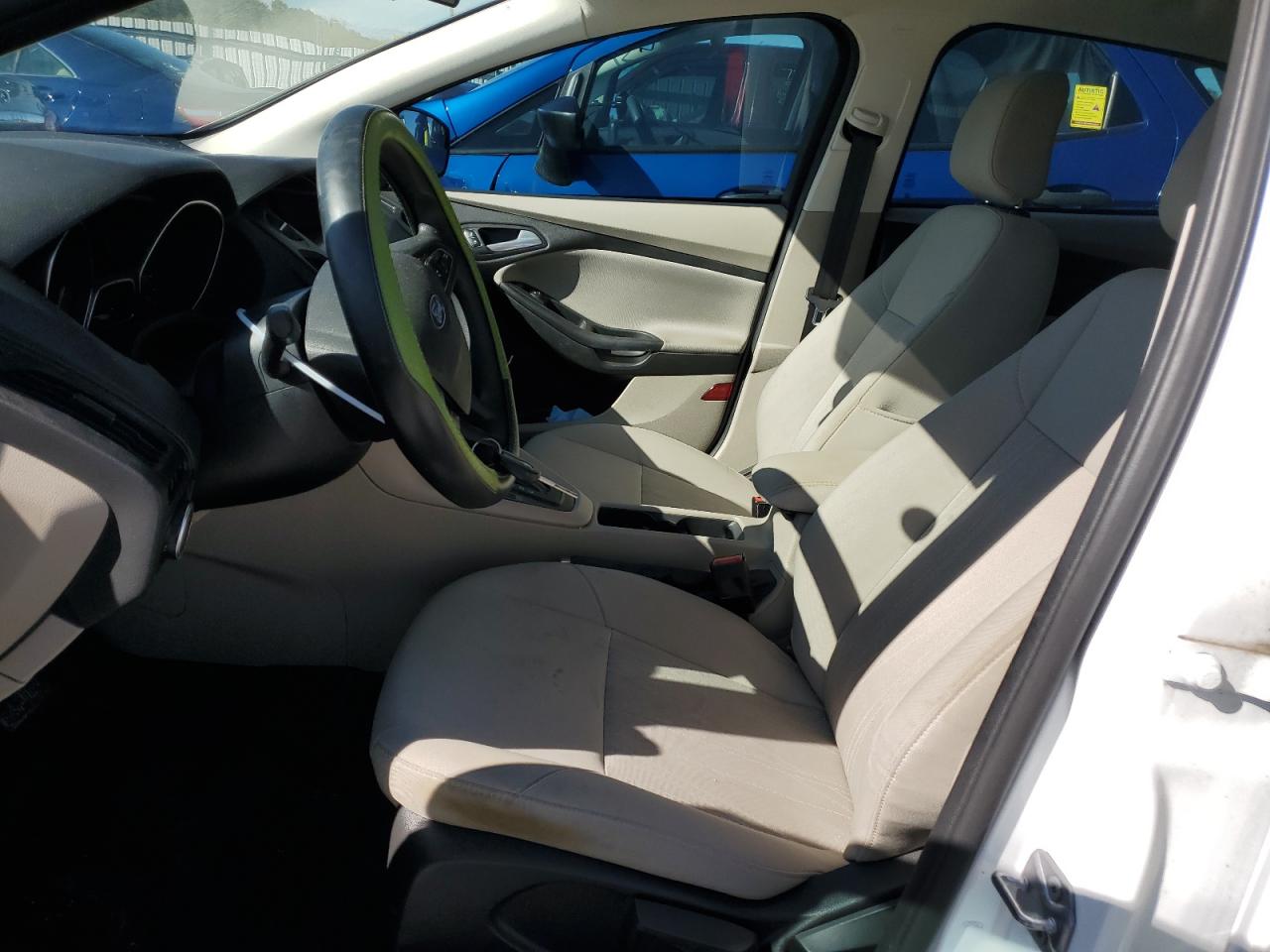 1FADP3K21JL330569 2018 Ford Focus Se