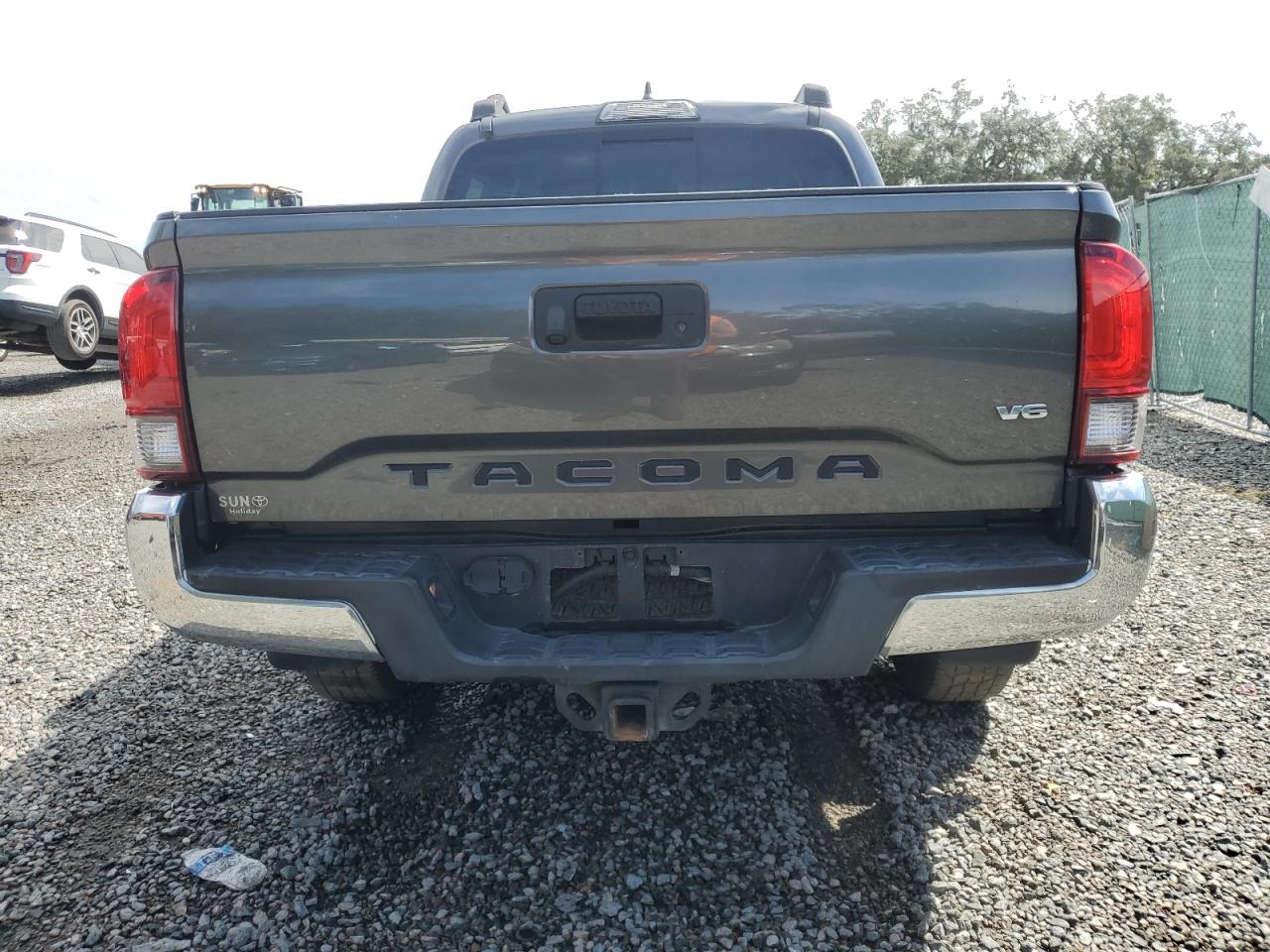 3TMAZ5CNXJM057576 2018 Toyota Tacoma Double Cab