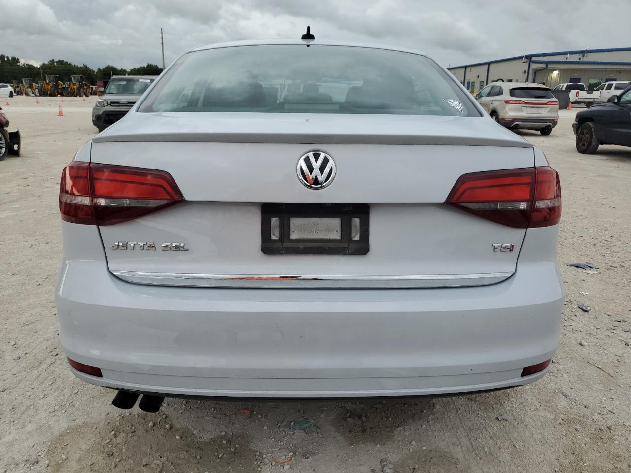 2017 Volkswagen Jetta - Image 6