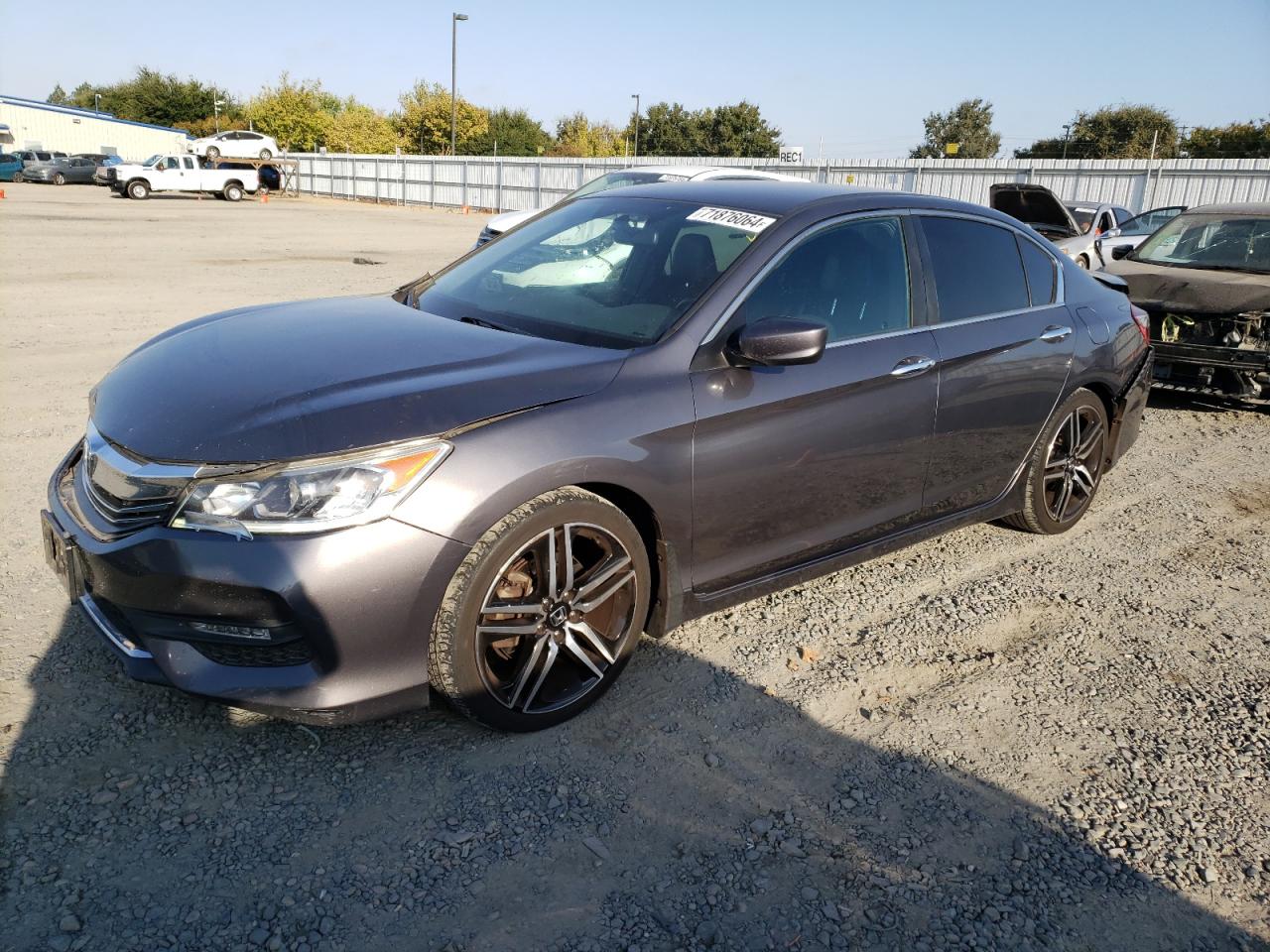 1HGCR2F55HA086723 2017 HONDA ACCORD - Image 1