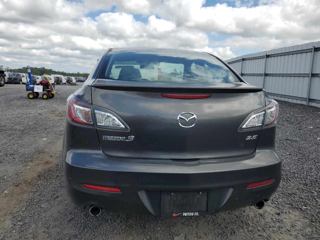 JM1BL1U55B1420328 2011 Mazda 3 S