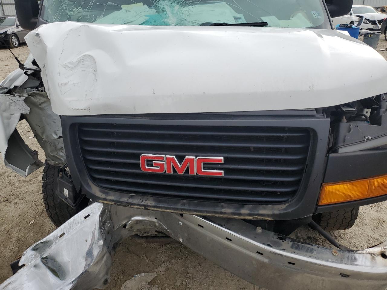 2019 GMC Savana G2500 VIN: 1GTW7AFG4K1372132 Lot: 70141634