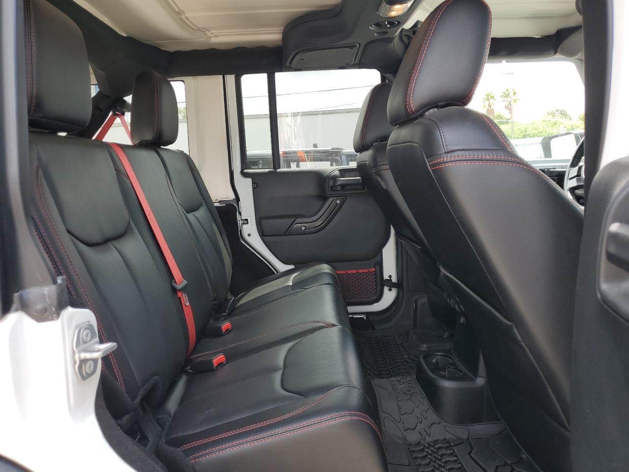 2018 Jeep Wrangler - Image 11