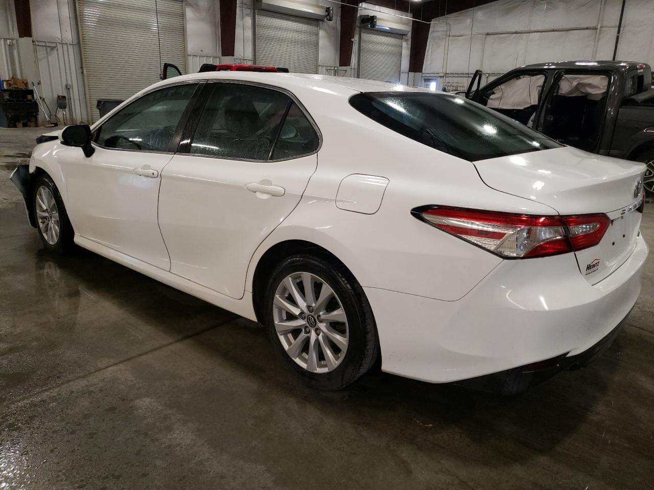 4T1B11HK5JU085778 2018 TOYOTA CAMRY - Image 2