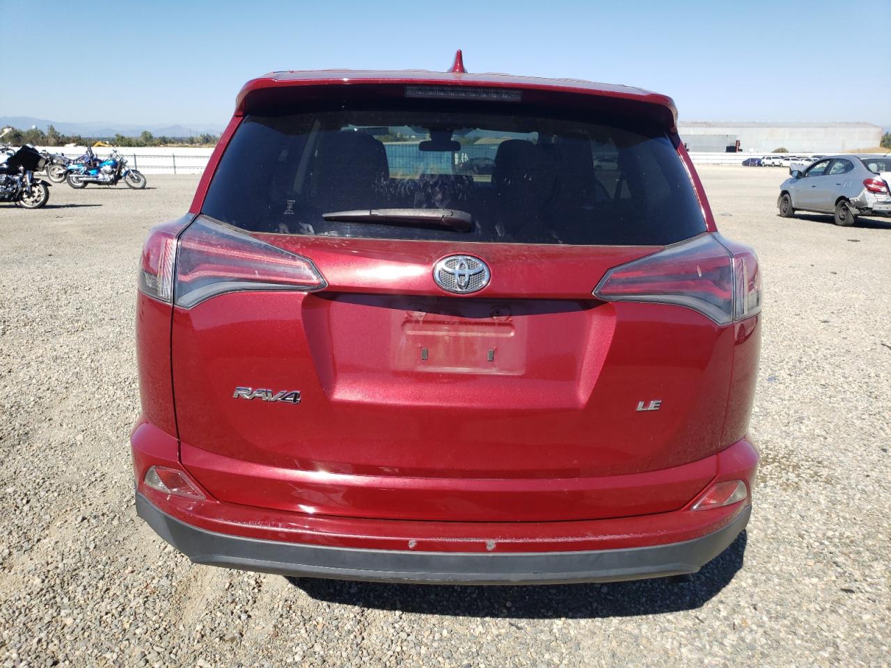 JTMZFREV2JD130404 2018 Toyota Rav4 Le