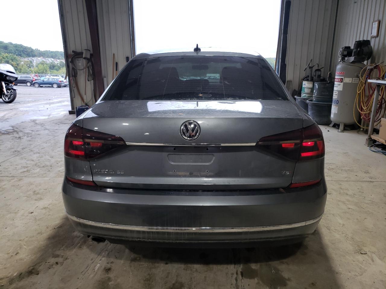 1VWBT7A32HC023451 2017 Volkswagen Passat Se