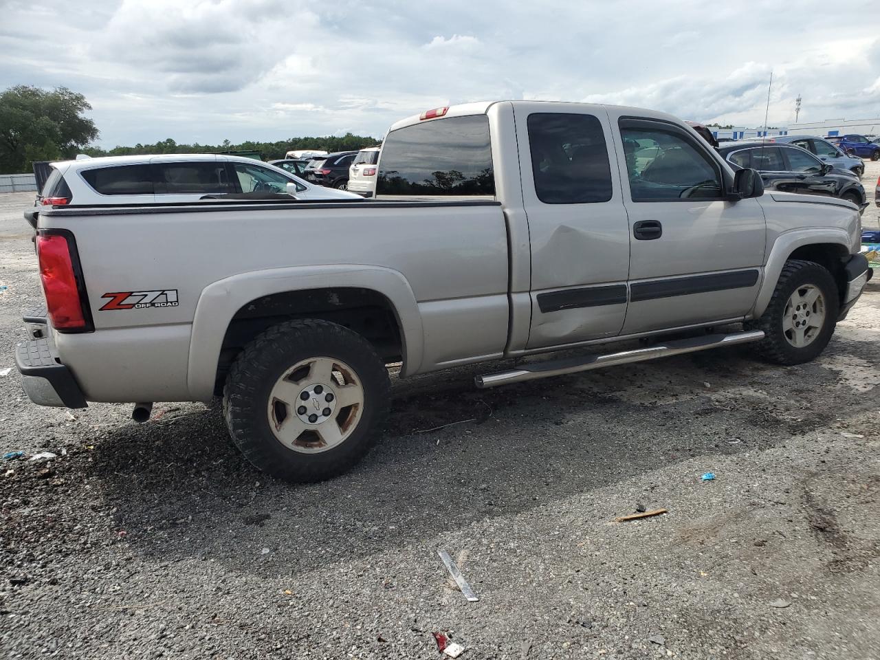 2005 Chevrolet Silverado - Image 3