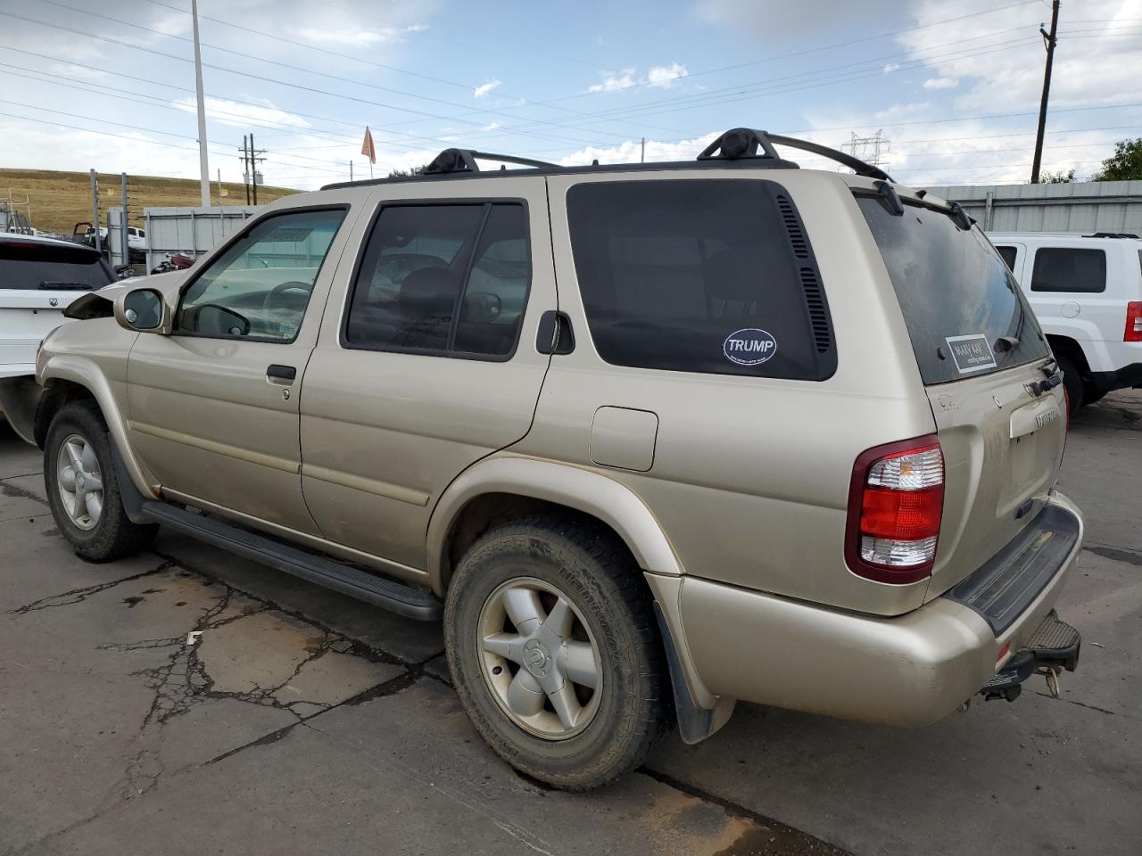2001 Nissan Pathfinder - Image 2