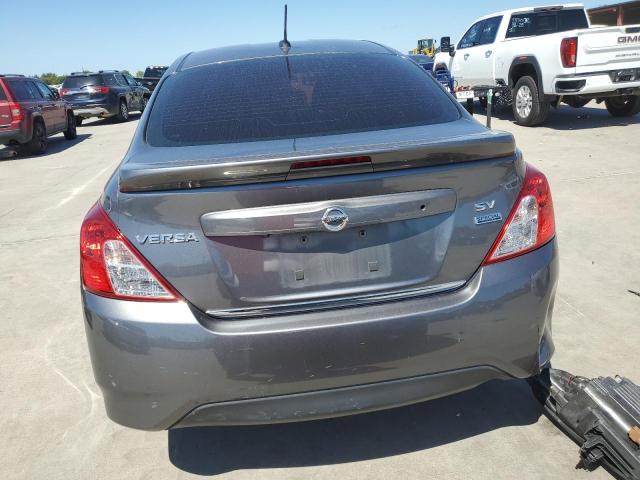  NISSAN VERSA 2019 Szary