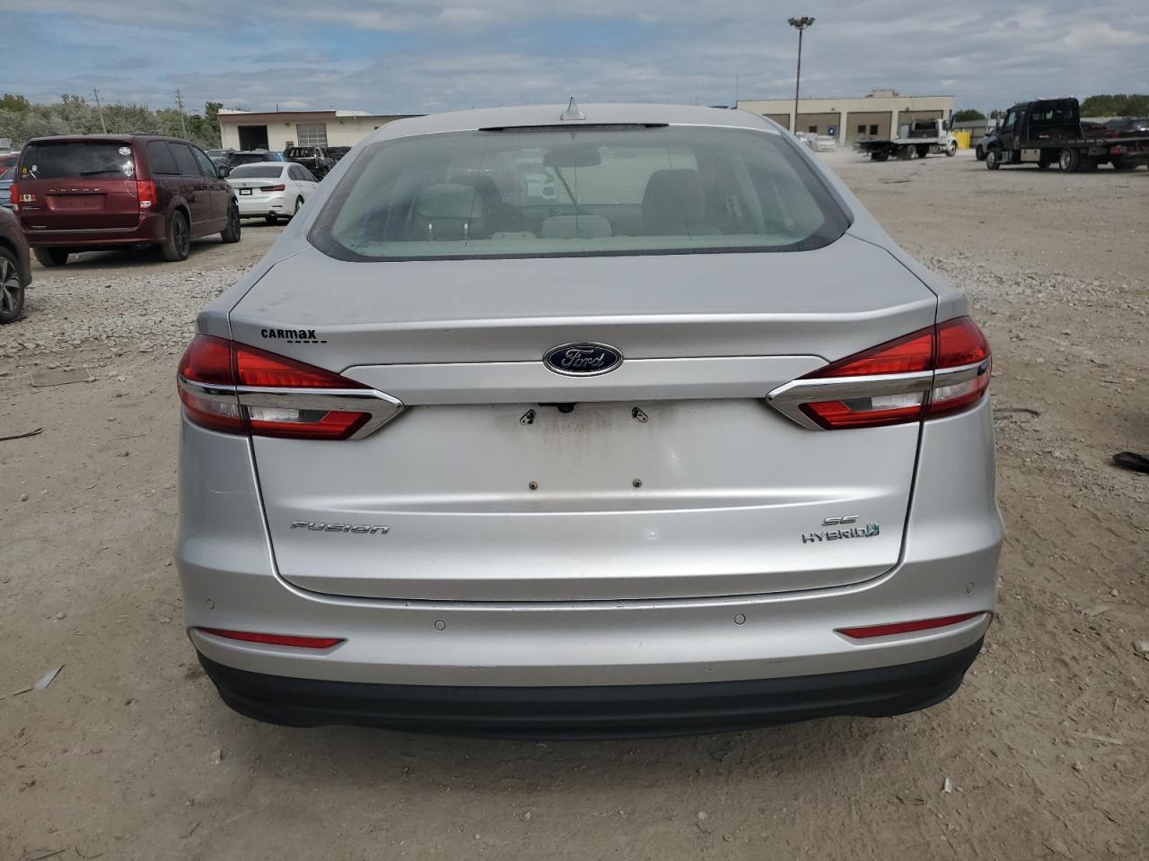 3FA6P0LU6KR225083 2019 Ford Fusion Se