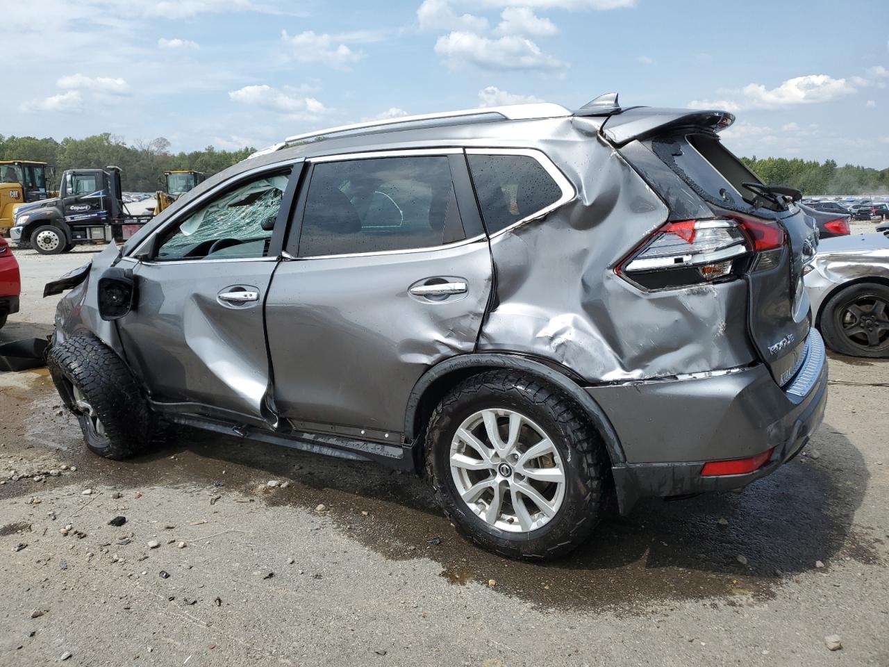 KNMAT2MV1HP617925 2017 NISSAN ROGUE - Image 2