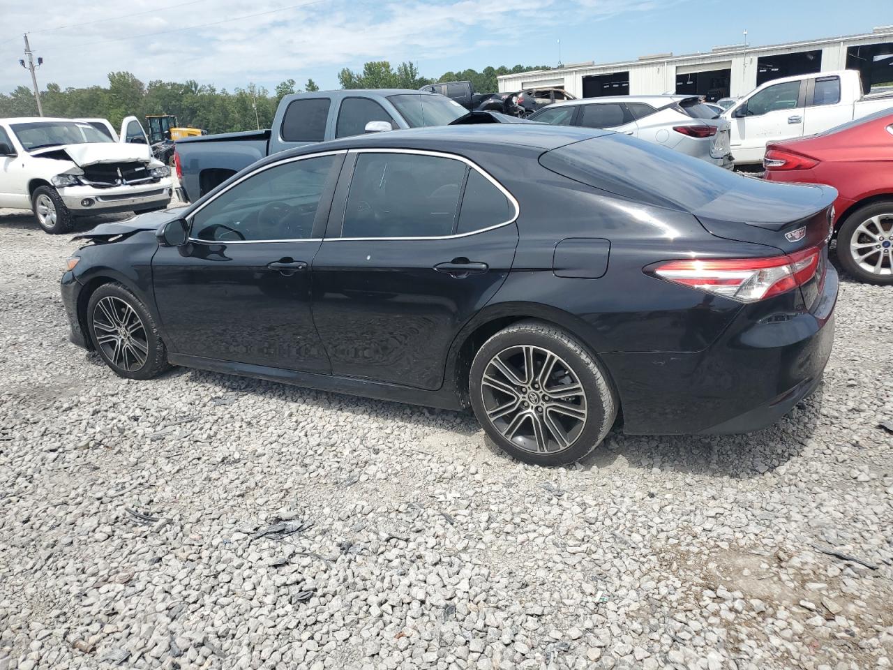 4T1B11HKXJU005990 2018 TOYOTA CAMRY - Image 2