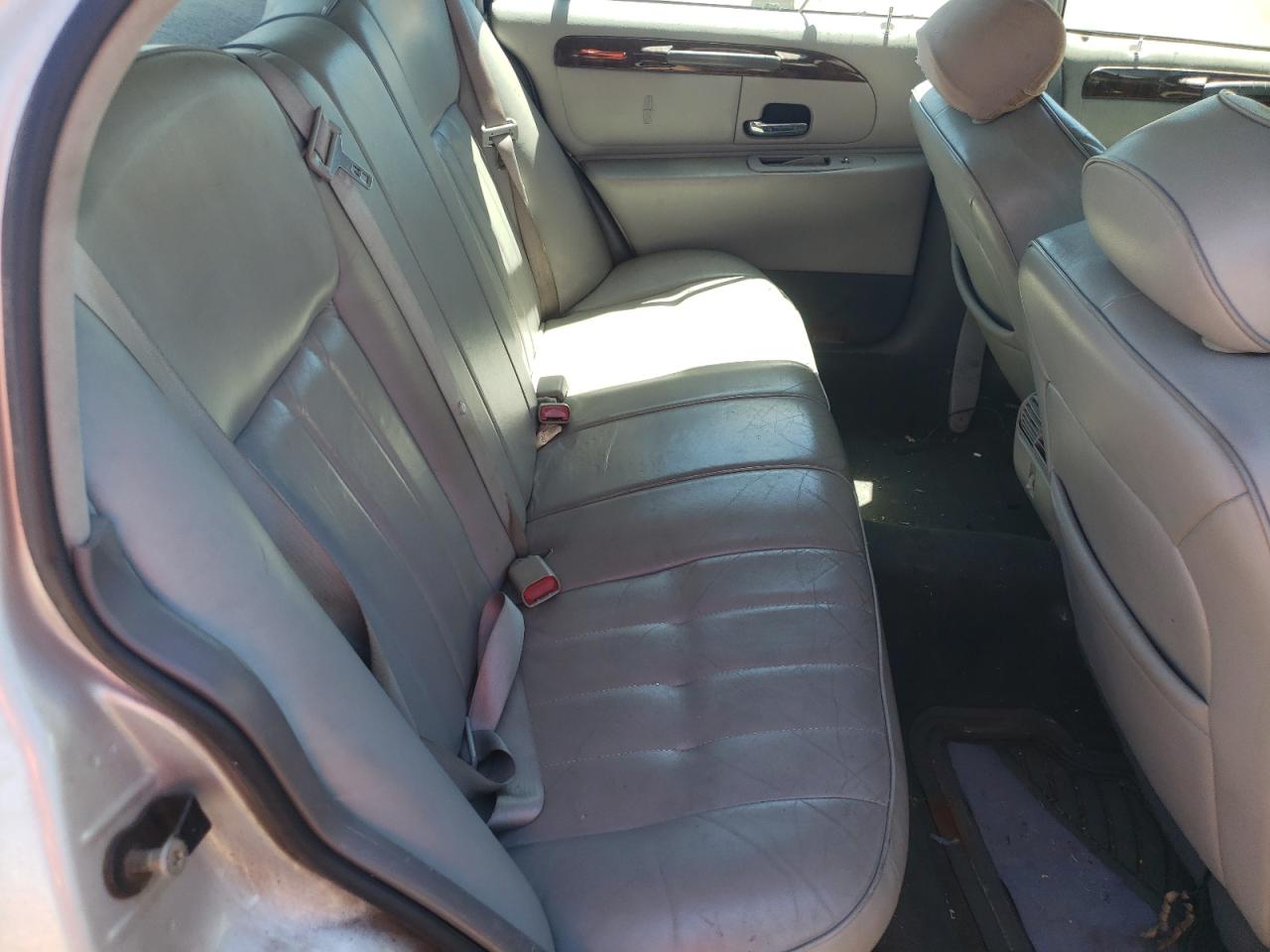 1LNFM81W4WY703347 1998 Lincoln Town Car Executive