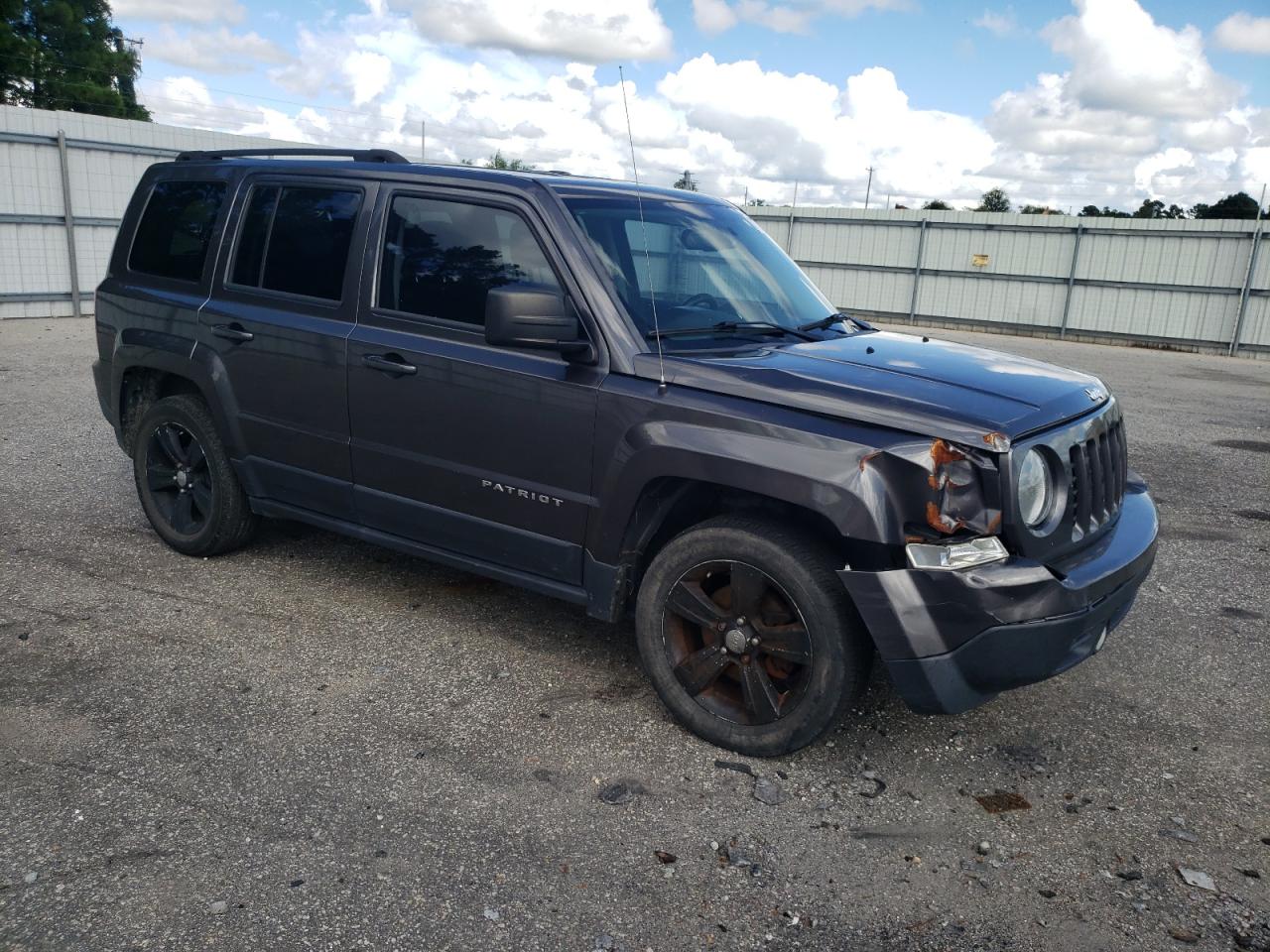 2017 Jeep Liberty (Patriot) - Image 4