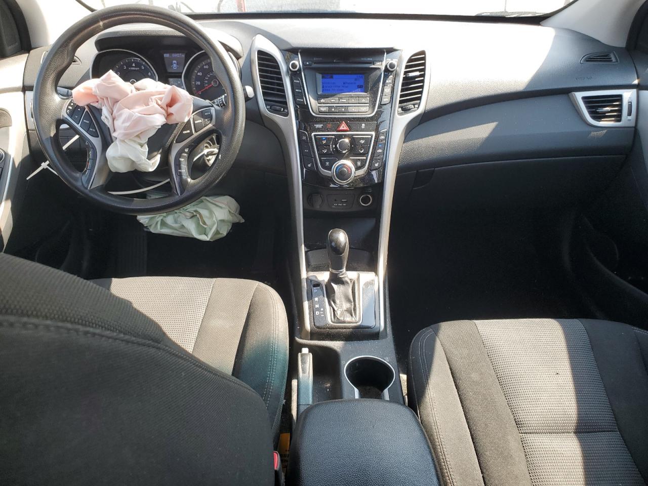 2016 Hyundai Elantra - Image 8