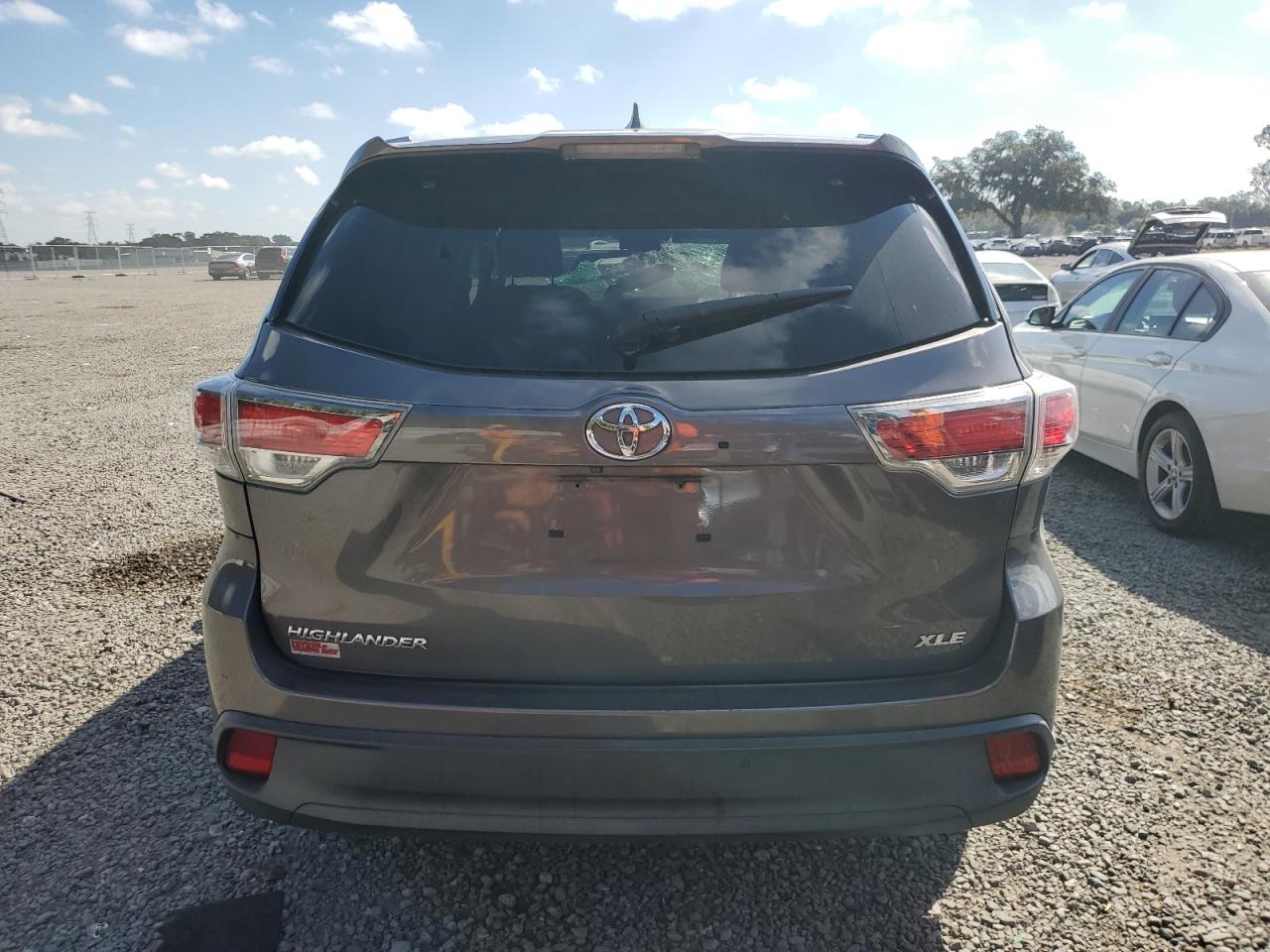 5TDKKRFH8FS064863 2015 Toyota Highlander Xle