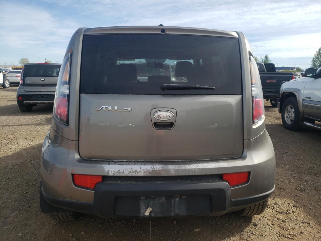 2010 Kia Soul + VIN: KNDJT2A24A7123493 Lot: 72925394