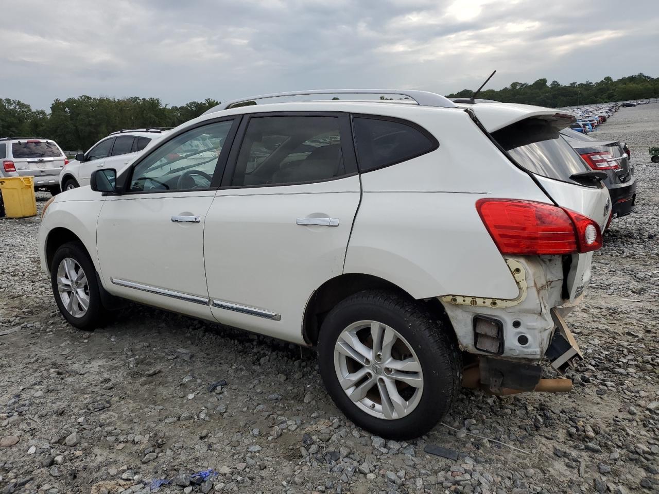 2015 Nissan Rogue - Image 2