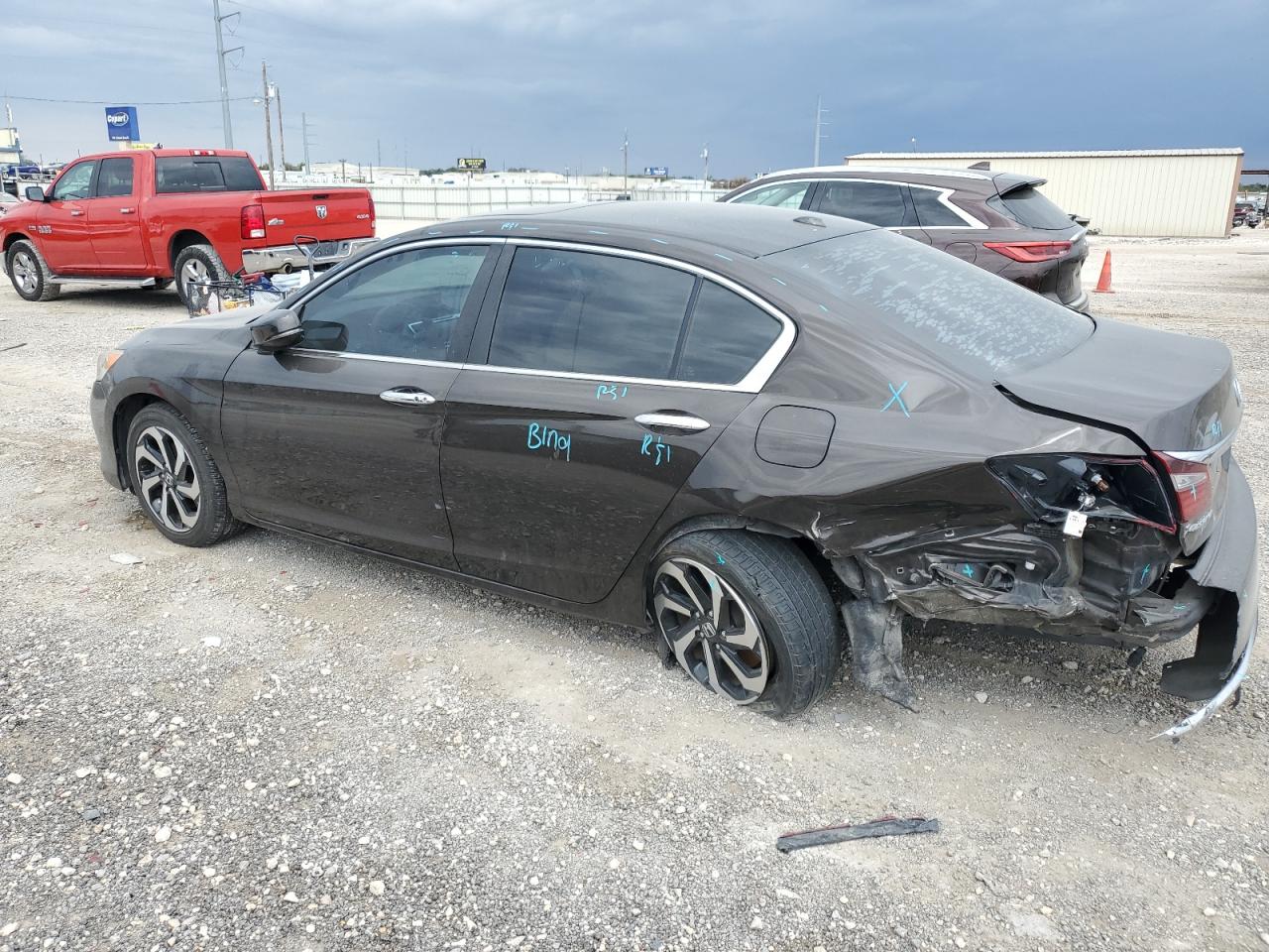 1HGCR2F71GA045943 2016 HONDA ACCORD - Image 2