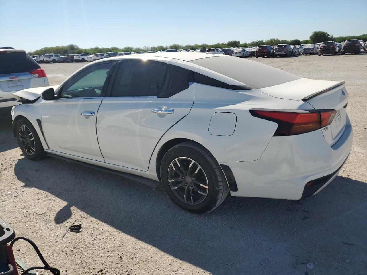 2020 Nissan Altima - Image 2